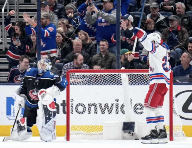 NY Rangers porazili na domácím ledě Columbus 4:1 a jsou v čele tabulky!