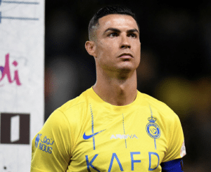 Ronaldo naznačoval „honění“! Reagoval na skandování Messi, Messi!