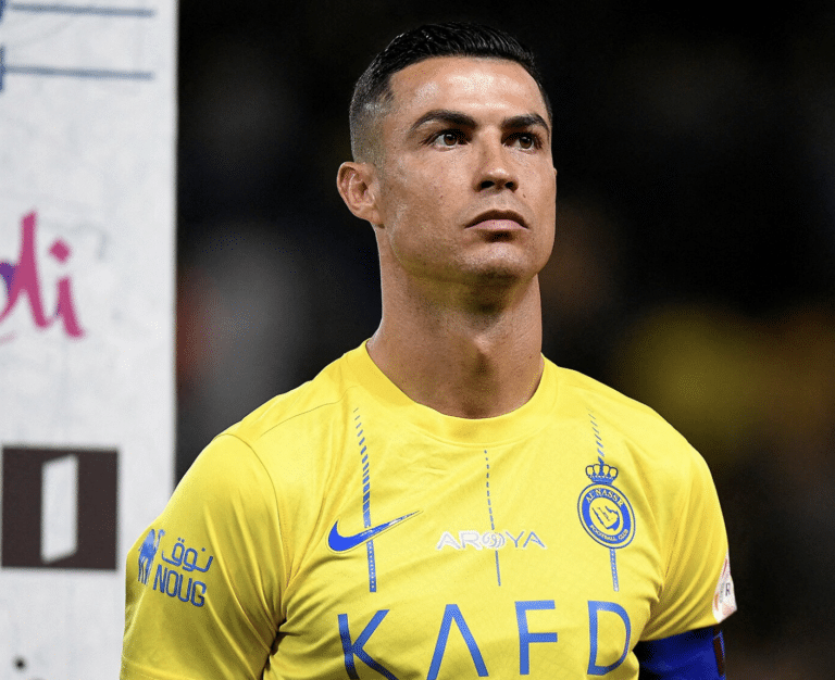 Ronaldo naznačoval „honění“! Reagoval na skandování Messi, Messi!