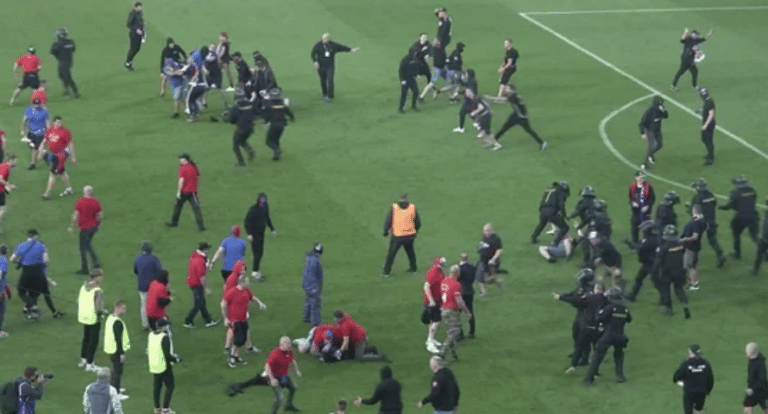 Skandální bitka fanoušků Sparty a Plzně na MOL Cupu!!!