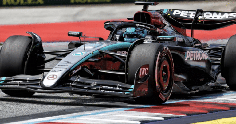 Velká cena Rakouska – Verstappen a Norris doplatili na vzájemnou kolizi!!! Russell na Mercedesu nečekaně zvítězil!!!